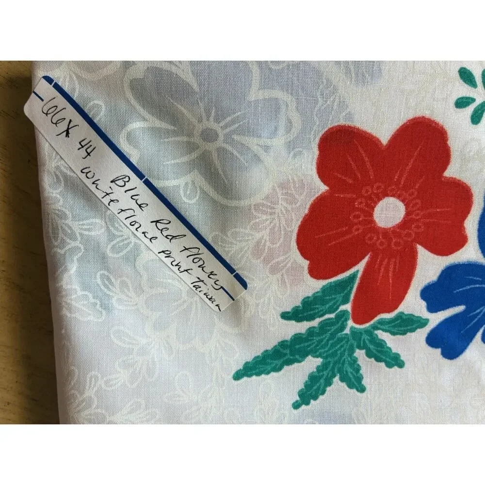 VTG 70s Flower Power Fabric 1.8y Bold White Blue Red Petals Bloom Retro Summer